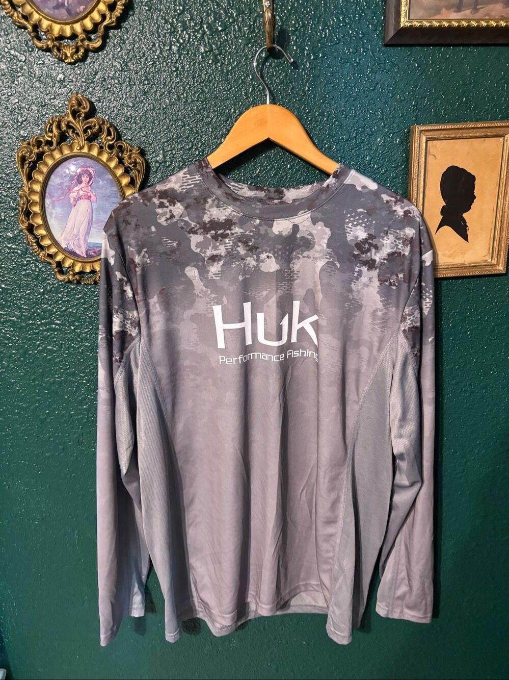 Huk Fishing Shirt Mens L Gray Long Sleeve Pursuit Performance Outdoor Gorpcore
